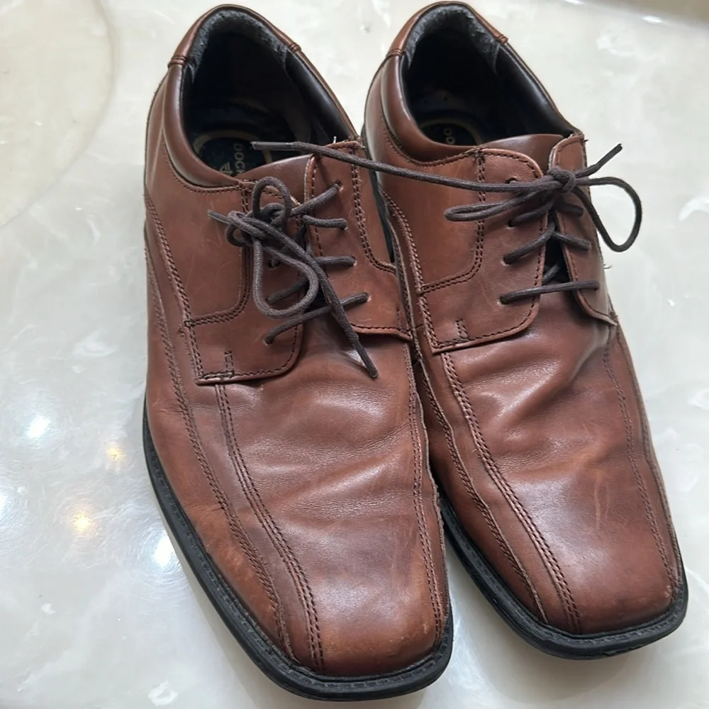 Dockers men’s leather oxford size 10.